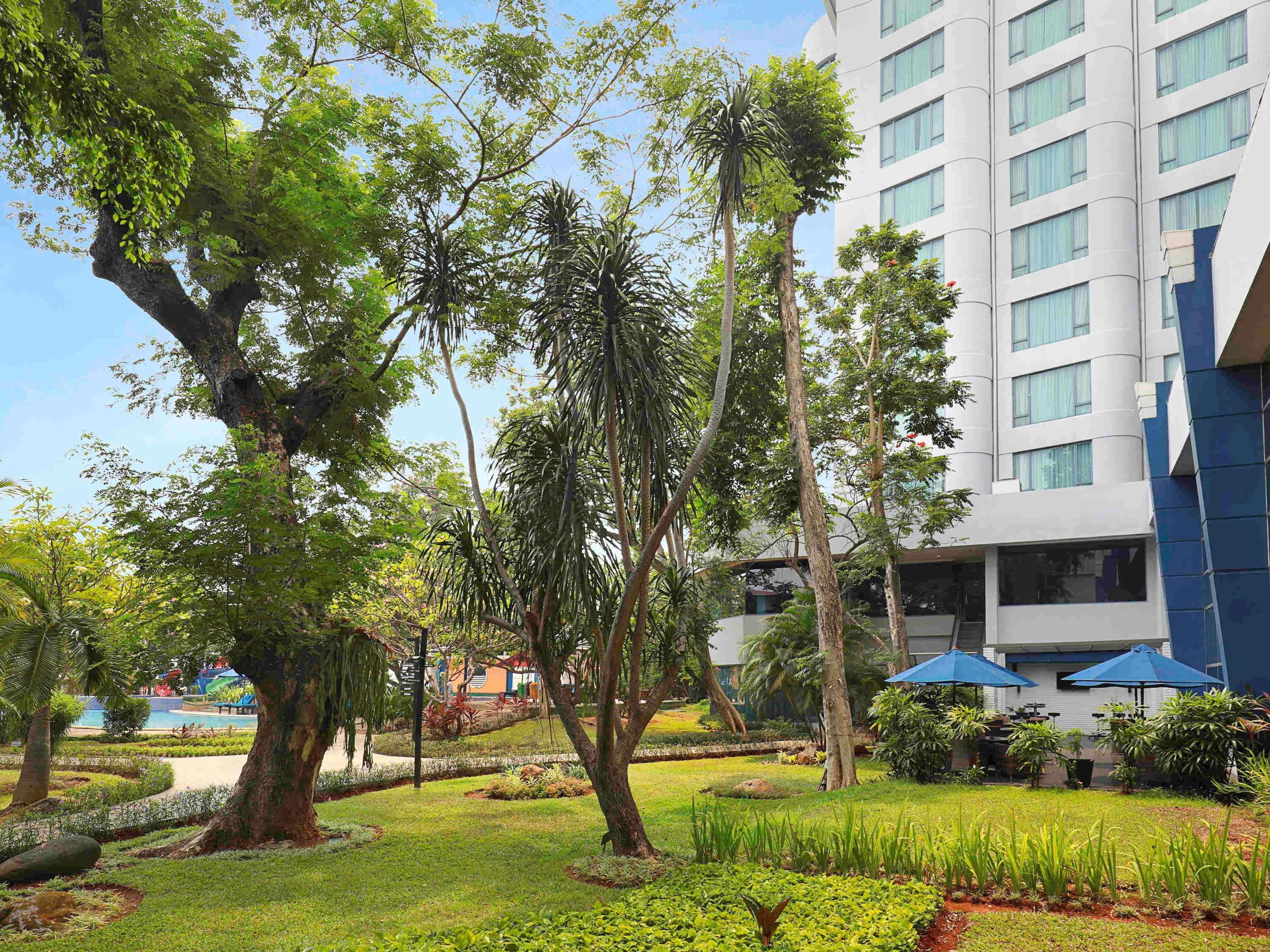 Mercure Convention Center Ancol Hotel Jakarta Bagian luar foto