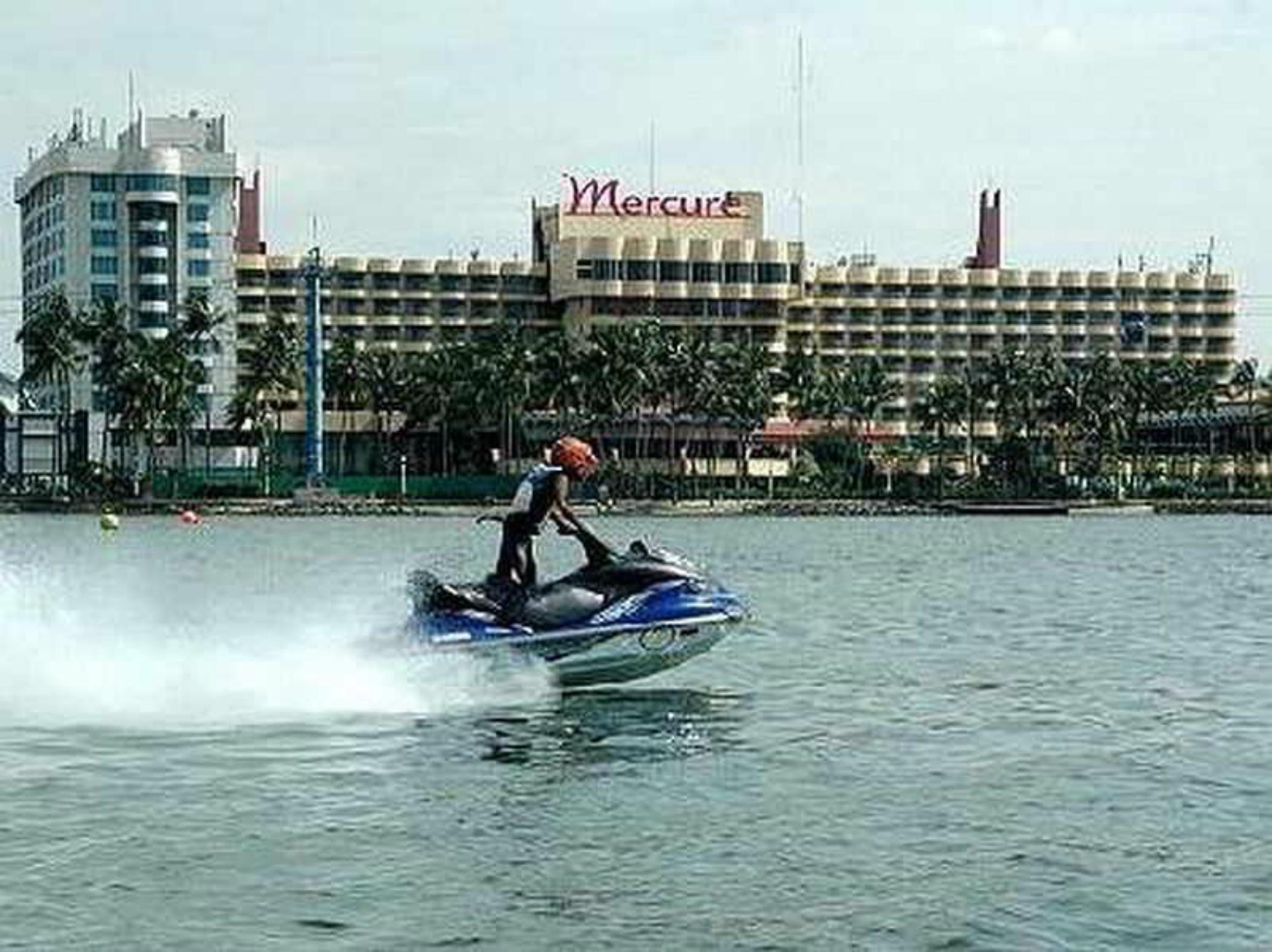 Mercure Convention Center Ancol Hotel Jakarta Bagian luar foto